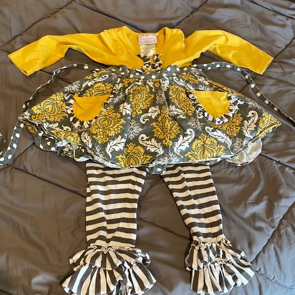 Adorable 2 piece outfit - 3T - Picture 1 of 5